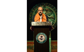 राज्यपाल रमेन डेका खैरागढ़ महोत्सव के समापन समारोह में शामिल हुए